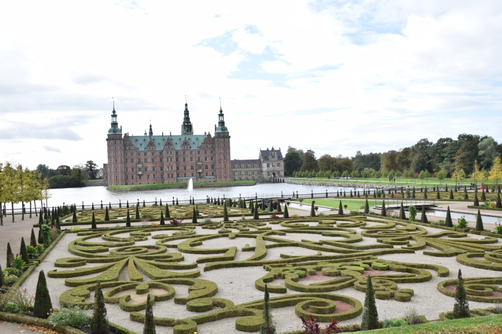 Hillerod_Day_trip_from_copenhagen_denmark_Frederiksborg_castle_baroque_garden